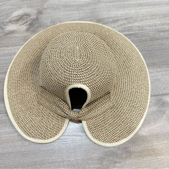 BNWT Ponytail Sun Hat - Picture 3 of 5